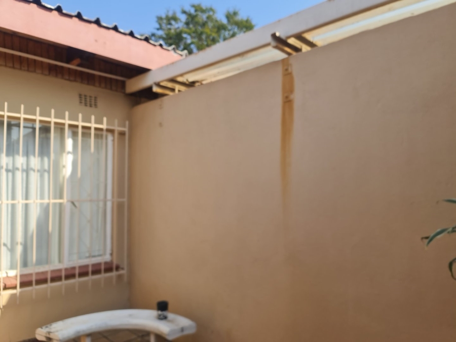 6 Bedroom Property for Sale in Protea Park North West